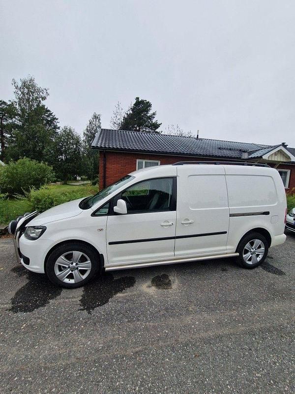 Vit Begagnad 2013 VW Caddy Maxi Minibuss | 99 000 kr (Marknadspris) - Bild 1/4