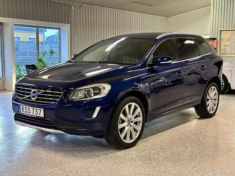Blå Begagnad 2015 Volvo XC60 Ocean Race SUV | 182 000 kr (Marknadspris) - Bild 1/4
