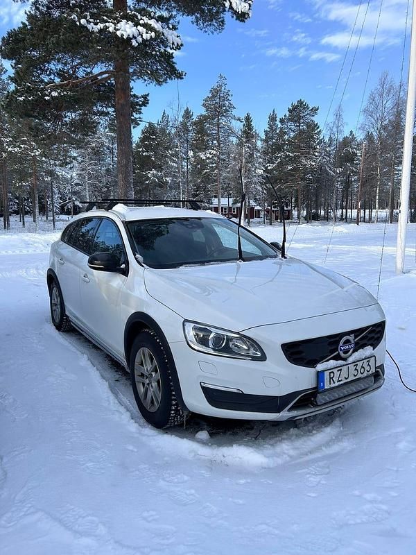 Begagnad Volvo V60 CC 150 HK (110 kW) 2018 Kombi
