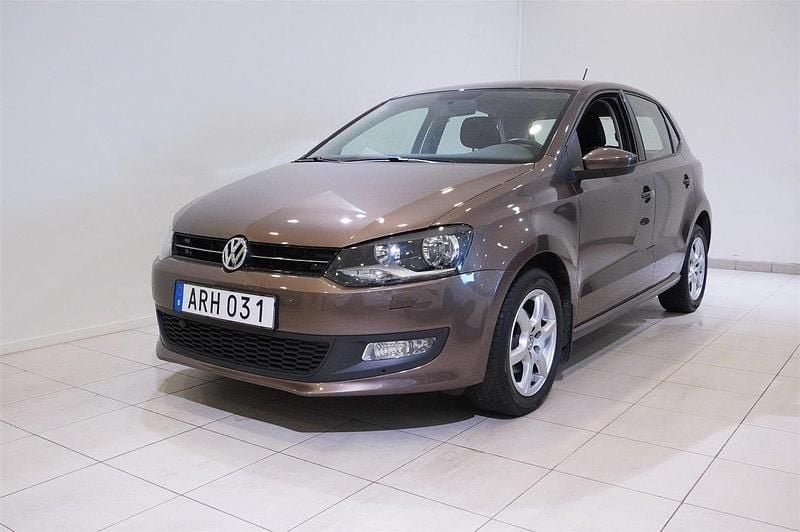Brun Begagnad 2013 VW Polo Halvkombi | 89 900 kr (Marknadspris) - Bild 1/4