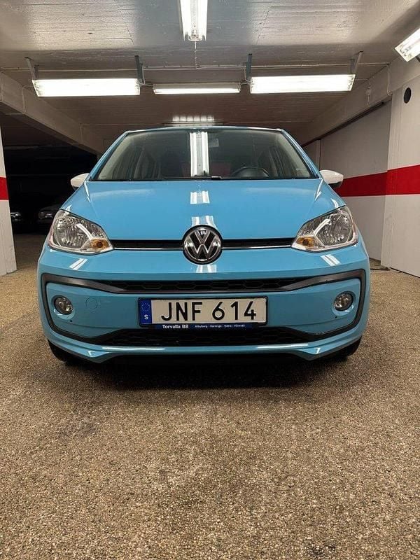Blå Begagnad 2017 VW up! high up! Halvkombi | 80 000 kr (Marknadspris) - Bild 1/4