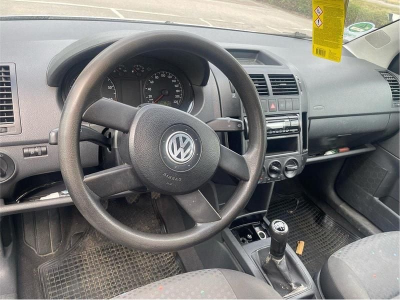Silver Begagnad 2003 VW Polo Basis Halvkombi | 10 000 kr (Bra pris) - Bild 1/4