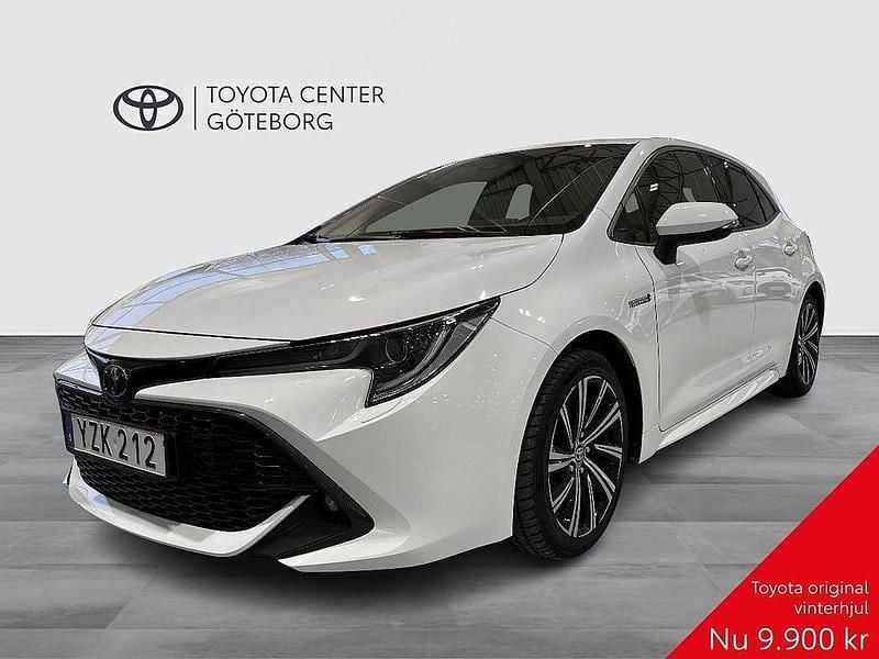 Vit Begagnad 2020 Toyota Corolla Hybrid Halvkombi | 219 900 kr (Marknadspris) - Bild 1/3