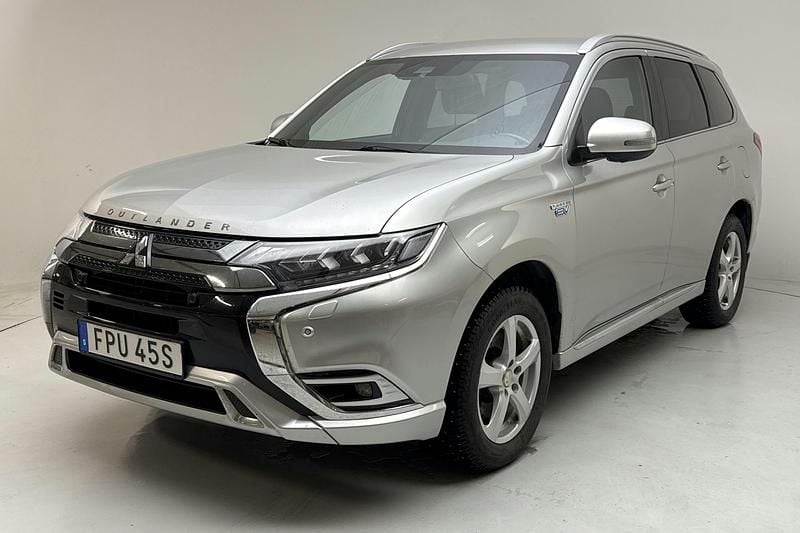 Silver Begagnad 2020 Mitsubishi Outlander SUV | 195 000 kr (Marknadspris) - Bild 1/4