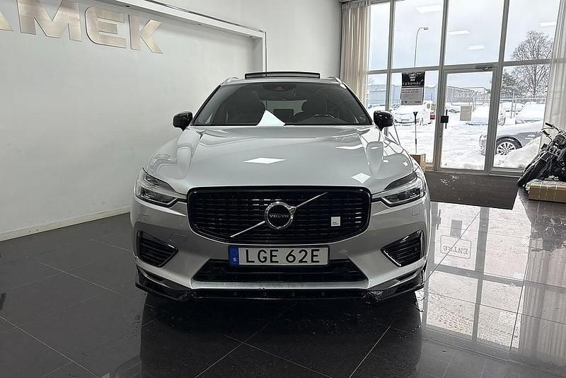 Begagnad Volvo XC60 R-Design 320 HK (235 kW) 2017 Silver SUV