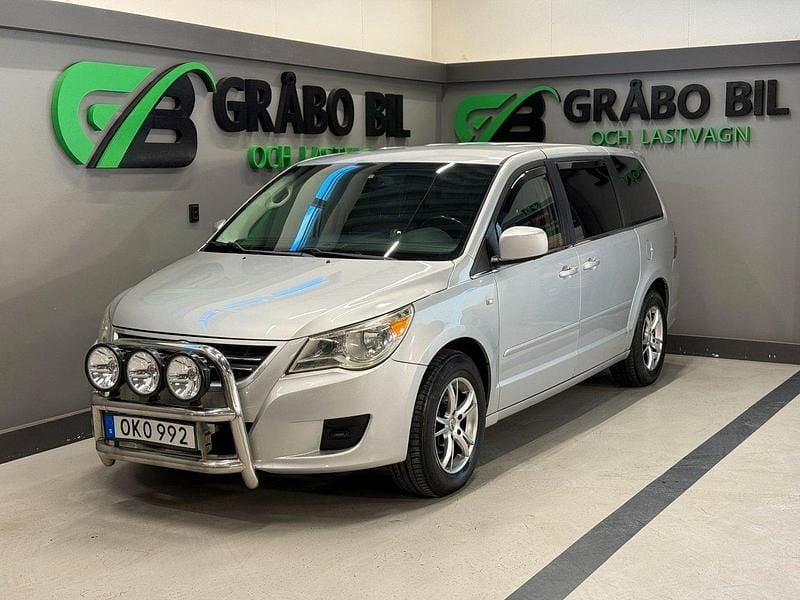 Silver Begagnad 2010 VW Routan SE Minibuss | 99 900 kr - Bild 1/4