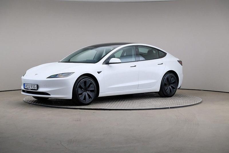 Vit Begagnad 2024 Tesla Model 3 Long Range AWD Sedan | 459 000 kr - Bild 1/4