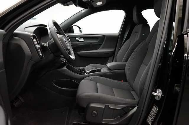 Begagnad Volvo XC40 Single Motor 185 kW (252 HK) 2022 Svart SUV