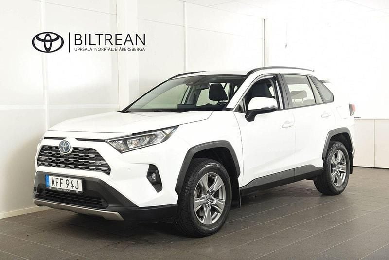 Vit Begagnad 2022 Toyota RAV4 Hybrid Active SUV | 348 900 kr (Marknadspris) - Bild 1/4