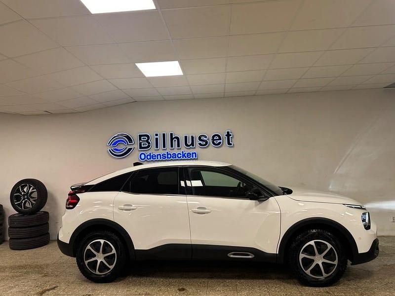 Begagnad Citroën C4 PureTech 131 HK (96 kW) 2023 Vit Halvkombi