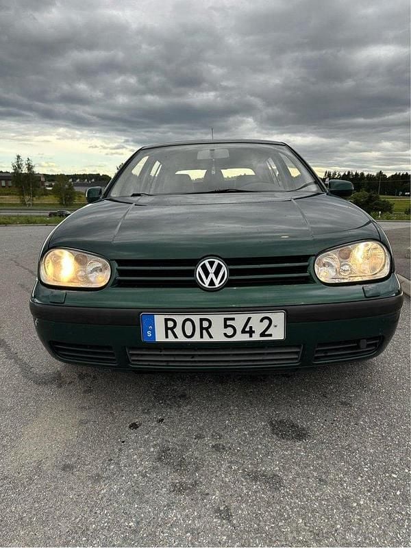 Grön Begagnad 2001 VW Golf IV Halvkombi | 29 000 kr (Marknadspris) - Bild 1/4