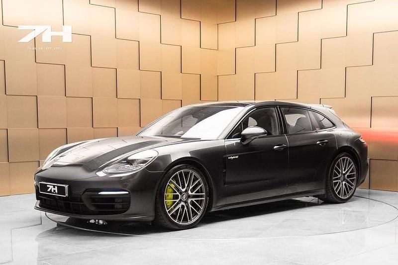 Grå Begagnad 2021 Porsche Panamera Sport Turismo Kombi | 849 900 kr (Superpris) - Bild 1/4