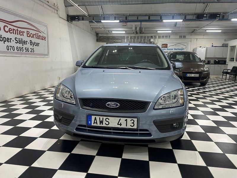 Begagnad Ford Focus 125 HK (91 kW) 2007 Blå Halvkombi