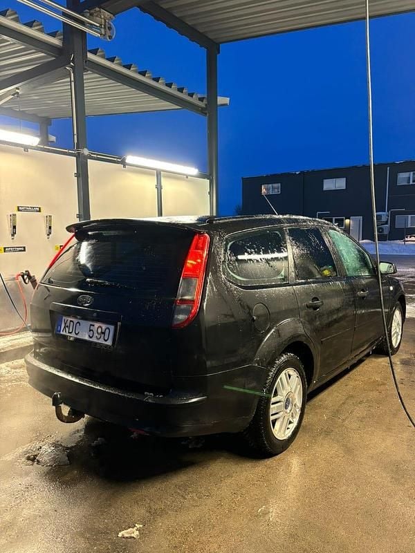 Begagnad Ford Focus 125 HK (91 kW) 2006 Kombi