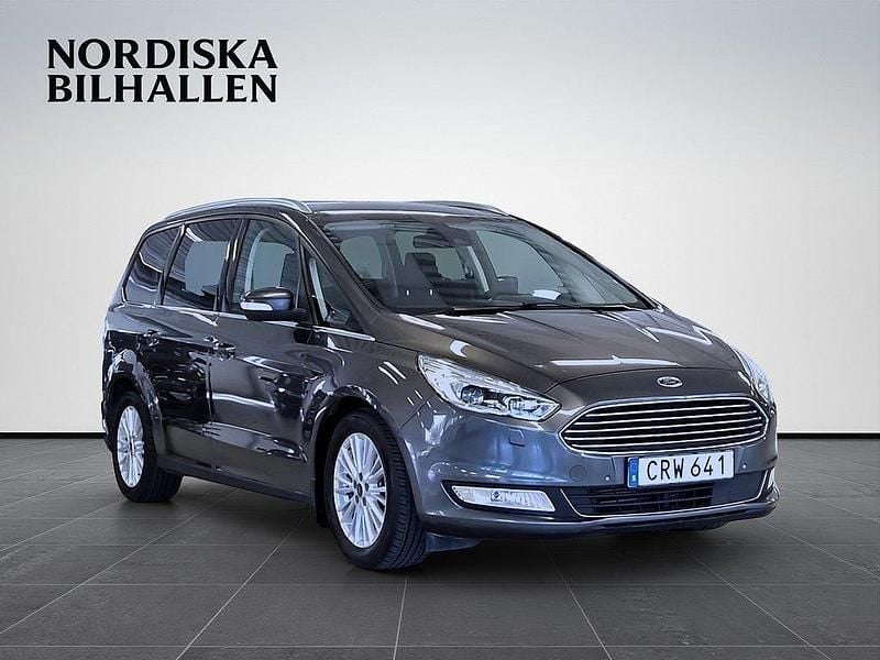 Grå Begagnad 2015 Ford Galaxy Titanium Minibuss | 189 795 kr (Marknadspris) - Bild 1/4