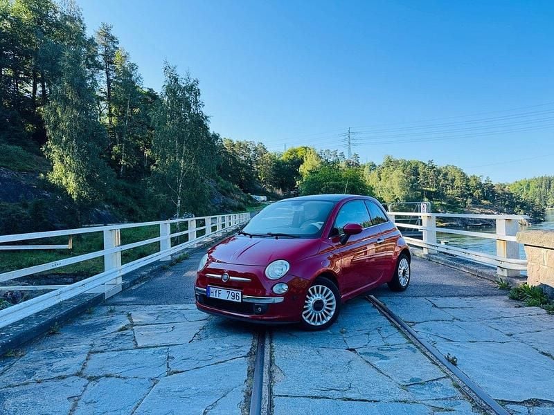 Röd Begagnad 2009 Fiat 500 Lounge Halvkombi | 49 900 kr (Superpris) - Bild 1/4