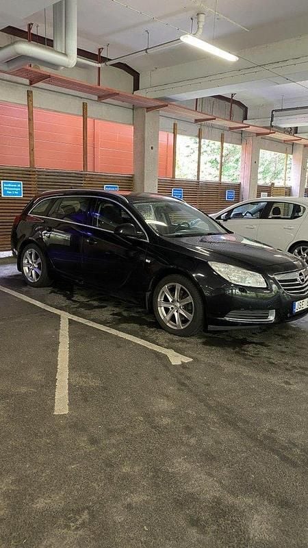 Svart Begagnad 2009 Opel Insignia Edition Kombi | 40 000 kr (Lite dyr) - Bild 1/2