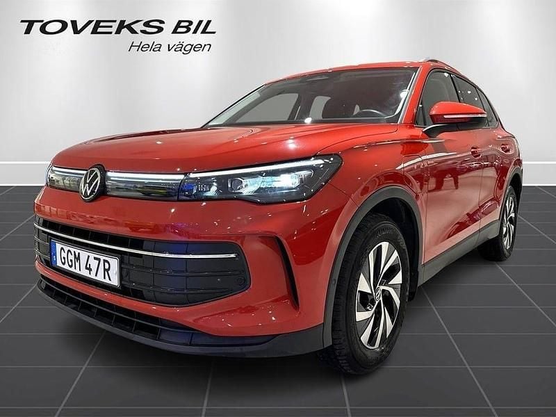 Persimmon red metallic Begagnad 2025 VW Tiguan SUV | 479 900 kr (Dyr) - Bild 1/4