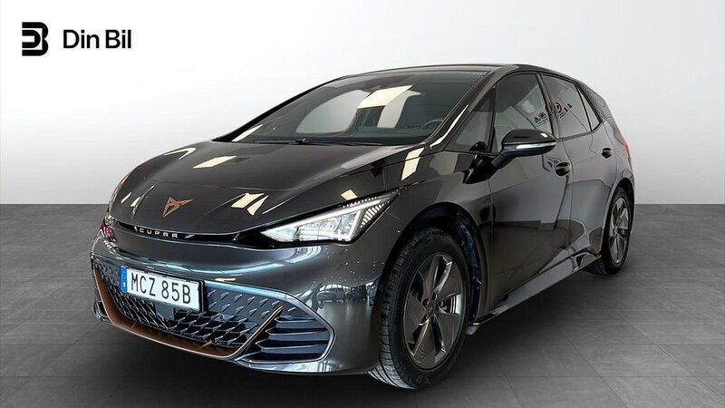 Mörkgrå (quasargrau) Begagnad 2022 Cupra Born Halvkombi | 284 900 kr (Marknadspris) - Bild 1/4