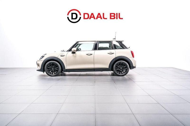 Vit Begagnad 2019 Mini Cooper Pepper Halvkombi | 134 700 kr (Marknadspris) - Bild 1/4