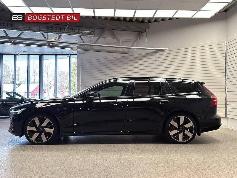 Begagnad Volvo V60 Plus 253 HK (186 kW) 2023 Svart Kombi