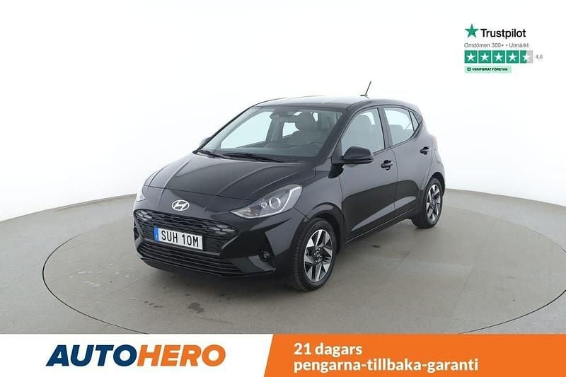 Svart Begagnad 2023 Hyundai i10 Prime Halvkombi | 161 000 kr (Marknadspris) - Bild 1/4