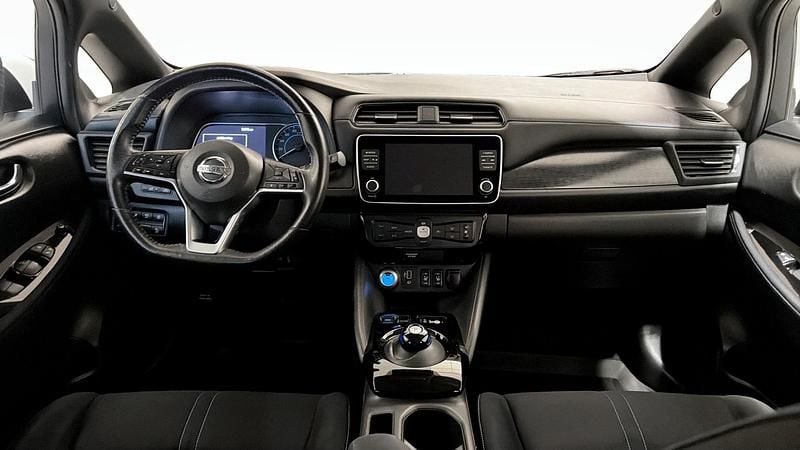 Begagnad Nissan Leaf 110 kW (150 HK) 2019 Vit Halvkombi