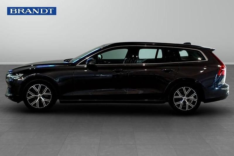 Begagnad Volvo V60 Core 200 HK (147 kW) 2023 Grå Kombi