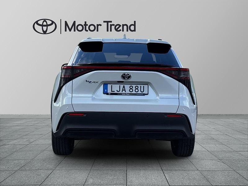 Begagnad Toyota bZ4X Executive 152 kW (207 HK) 2024 Vit SUV