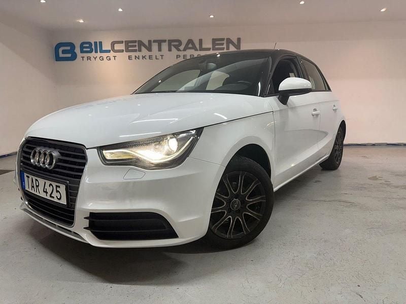 Vit Begagnad 2014 Audi A1 Sportback Sport Halvkombi | 109 900 kr (Lite dyr) - Bild 1/4