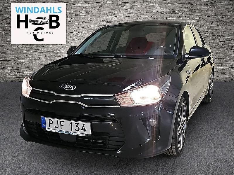 Svart Begagnad 2017 Kia Rio Launch Edition Halvkombi | 109 000 kr (Marknadspris) - Bild 1/4