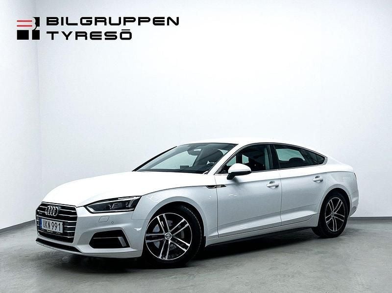 Vit Begagnad 2017 Audi A5 Sportback Premium Halvkombi | 219 900 kr (Marknadspris) - Bild 1/4