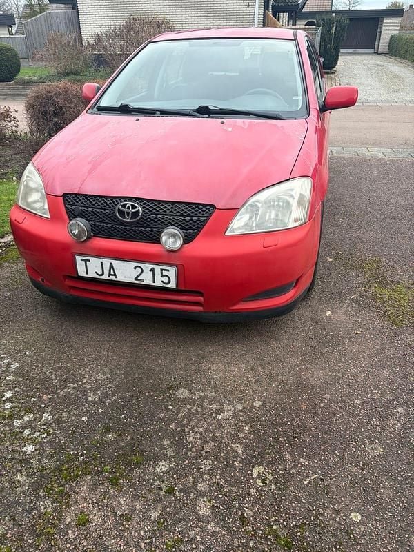 Begagnad 2002 Toyota Corolla Halvkombi | 16 500 kr (Bra pris) - Bild 1/3