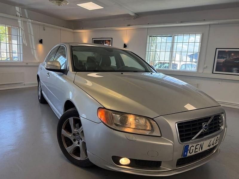 Ljusgrå Begagnad 2006 Volvo S80 Momentum Sedan | 24 900 kr (Marknadspris) - Bild 1/4