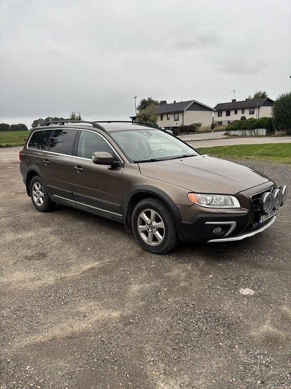Brun Begagnad 2014 Volvo XC70 Momentum SUV | 82 500 kr (Lite dyr) - Bild 1/4