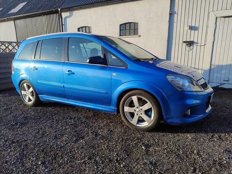 Begagnad Opel Zafira OPC 240 HK (176 kW) 2008 Minibuss