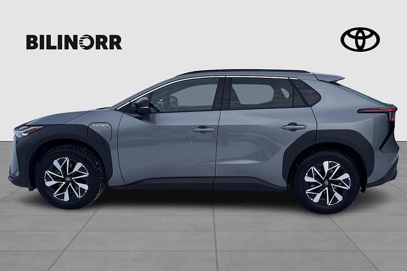 Begagnad Toyota bZ4X Executive 2023 Silver SUV