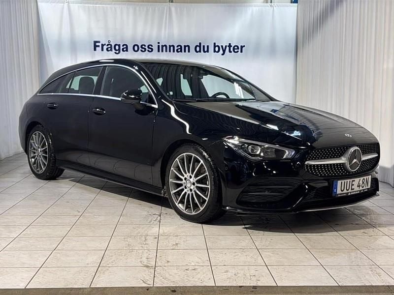 Svart Begagnad 2020 Mercedes CLA200 Shooting Brake AMG Kombi | 299 000 kr (Marknadspris) - Bild 1/4