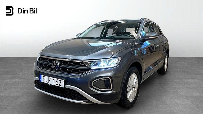 Mörkgrå Begagnad 2022 VW T-Roc Life SUV | 209 900 kr (Marknadspris) - Bild 1/4