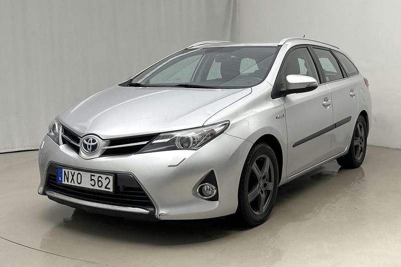 Silver Begagnad 2013 Toyota Auris Active Kombi | 99 000 kr (Superpris) - Bild 1/4
