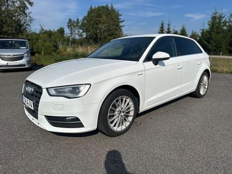 Vit Begagnad 2016 Audi A3 S-Line Halvkombi | 84 900 kr (Superpris) - Bild 1/4