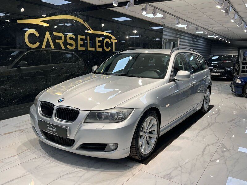 Ljusgrå (grå) Begagnad 2010 BMW 320 Comfort Edition Kombi | 69 900 kr (Lite dyr) - Bild 1/4