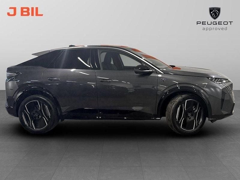 Grå Begagnad 2024 Peugeot e-3008 GTi SUV | 479 900 kr (Marknadspris) - Bild 1/4