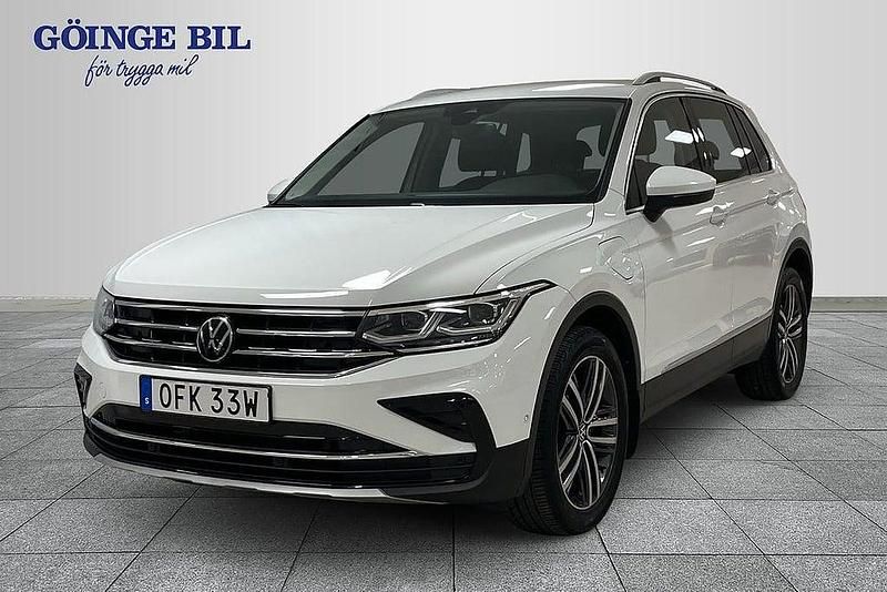 Vit Begagnad 2022 VW Tiguan SUV | 359 000 kr (Lite dyr) - Bild 1/2