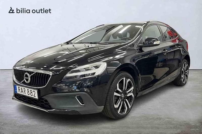 Begagnad Volvo V40 2017 Svart Halvkombi