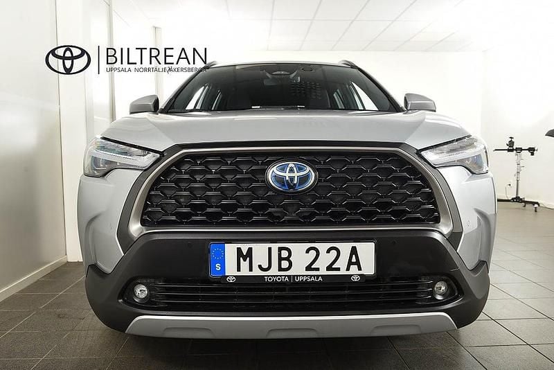 Begagnad Toyota Corolla Cross Style 197 HK (144 kW) 2023 Silver SUV