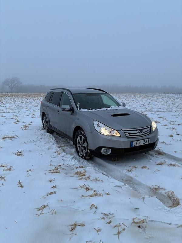 Begagnad Subaru Outback 150 HK (110 kW) 2011 Kombi