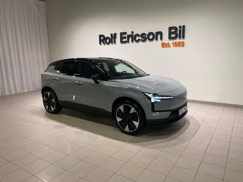 Grå Begagnad 2025 Volvo EX30 Plus SUV | 389 500 kr (Marknadspris) - Bild 1/4