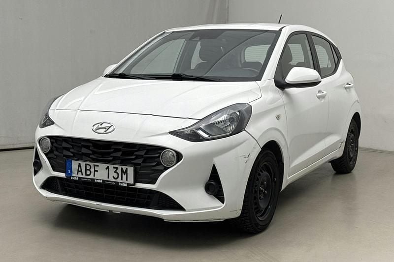 Vit Begagnad 2021 Hyundai i10 Halvkombi | 109 000 kr (Bra pris) - Bild 1/4