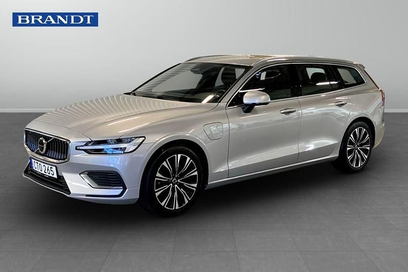 Silver Begagnad 2023 Volvo V60 Core Kombi | 384 900 kr (Bra pris) - Bild 1/3